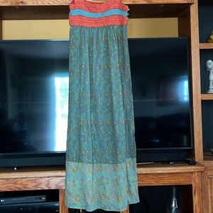 Colorful sun dress with beautiful colors!